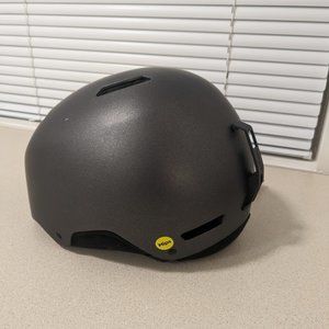 Like new Giro snow helmet with MIPS Adult Medium